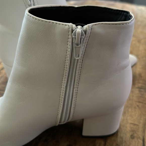 White booties - Picture 7 of 7